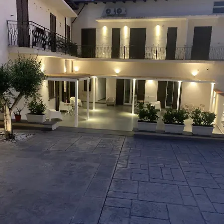 아파트호텔 Le Casuzze Di 3*