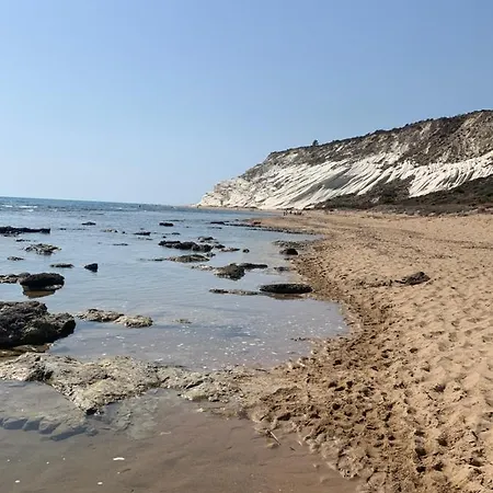 Le Casuzze Di 아파트호텔 3*