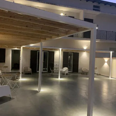 아파트호텔 Le Casuzze Di 3*