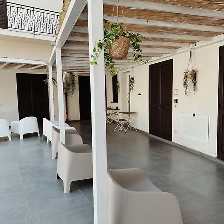 Le Casuzze Di 아파트호텔 3*