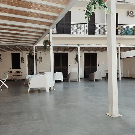 Le Casuzze Di 아파트호텔 시큘리아나