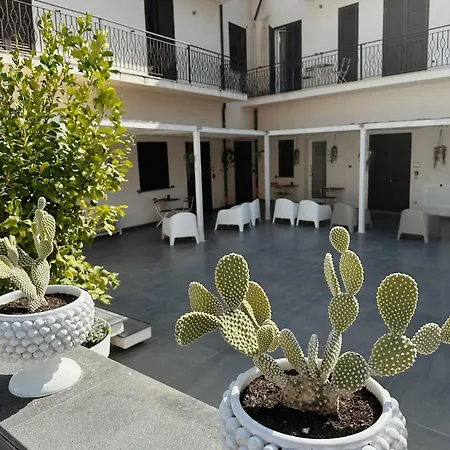 Le Casuzze Di 아파트호텔 3*